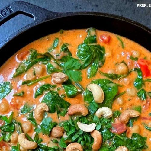 Kichererbsen-Curry mit Spinat und Kokosmilch - vegan, super cremig, in 20 Minuten fertig und perfekt für Meal Prep geeignet - PrepEatLove.de